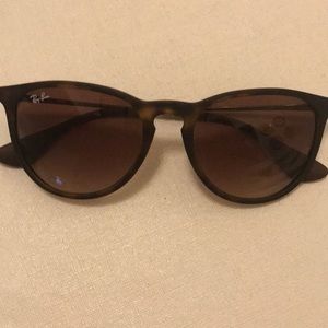 Ray-Ban sunglasses in excellent condition